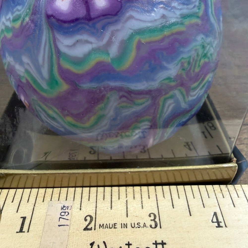 2 Vintage Globe Swirl Candles Illuminating Candle Co Globe Ball New in Box - Picture 10 of 15
